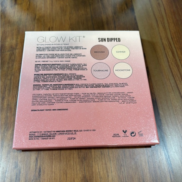 ANASTASIA Beverly Hills Sun Dipped Glow Kit Highlighting Palette - Picture 4 of 6